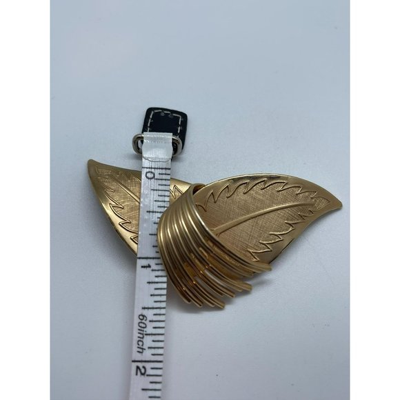 Signed CORO Pegasus Deco Gold Tone Leaf Pin or Bro - Picture 4 of 4